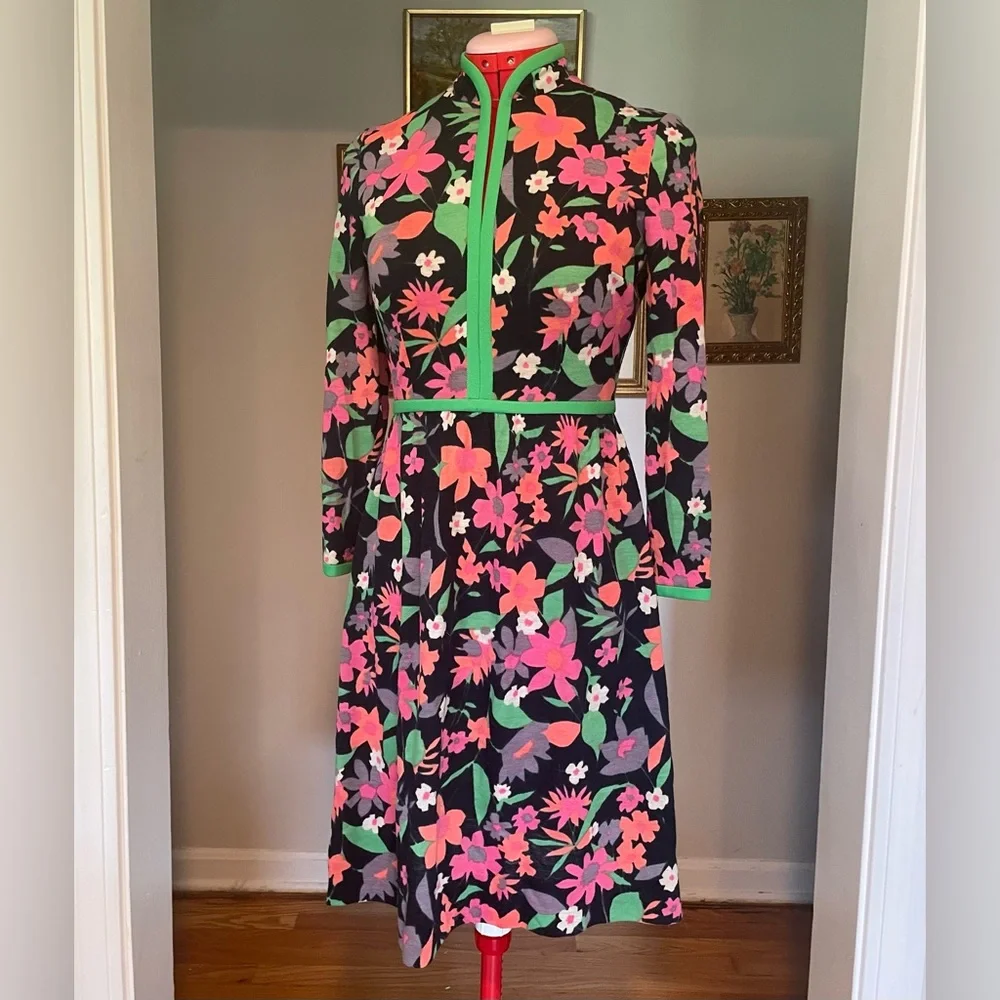 Vintage 60s/70s Keram NY Mod Floral Long-sleeve Mini Dress With Slit Neck - Picture 3 of 16